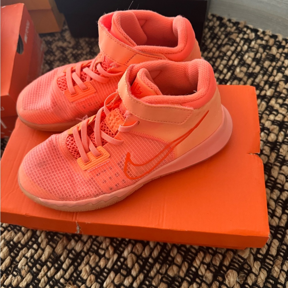 Kids basketball shoes